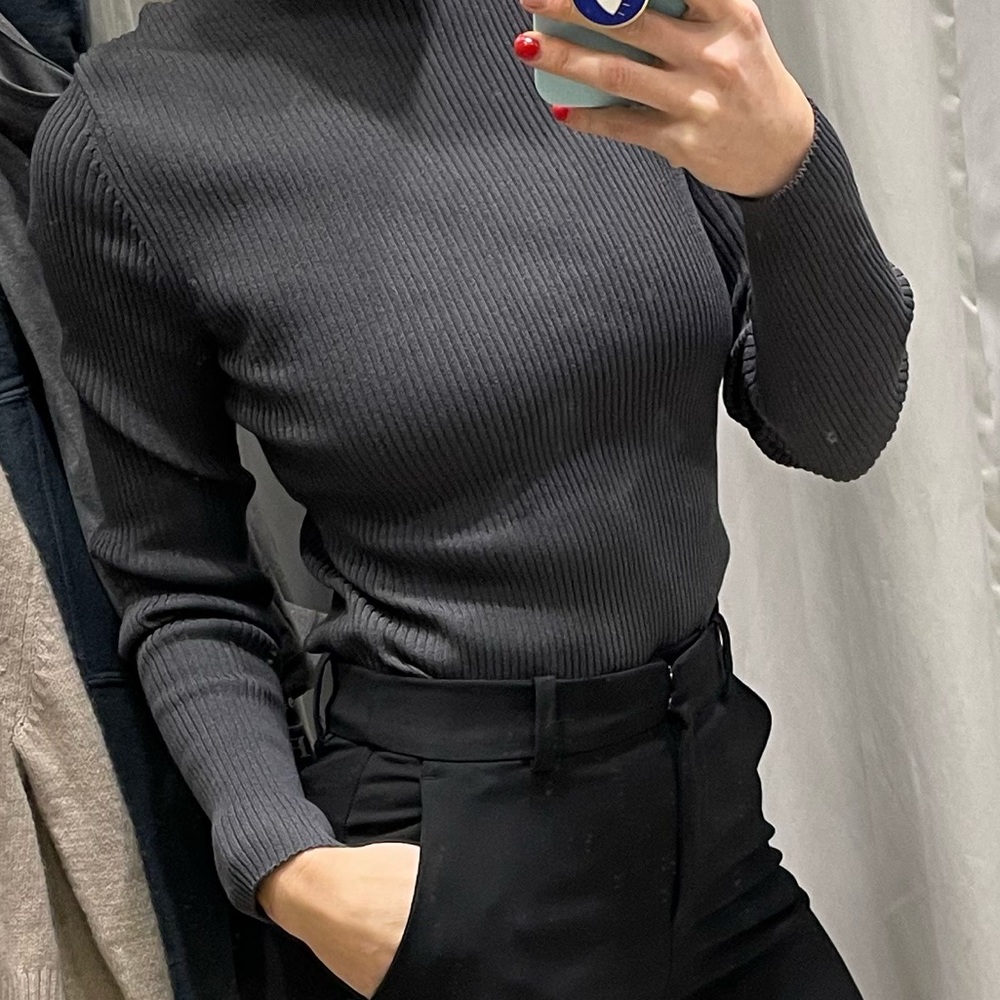 H&M women’s grey size small ribbed turtleneck, stretchy material